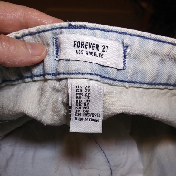 Forever 21 Boho Light Wash Mid Rise Distressed Frayed Hem Jean Shorts - Picture 8 of 10